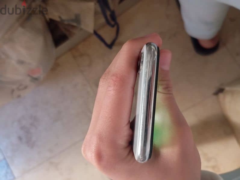 iPhone x 90% 4
