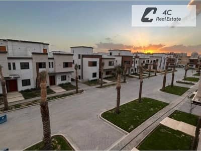 Townhouse villa 176 m 4 bedrooms prime location and open view for sale in Azzar 2 Compound New Cairo Lowest price down payment and installments