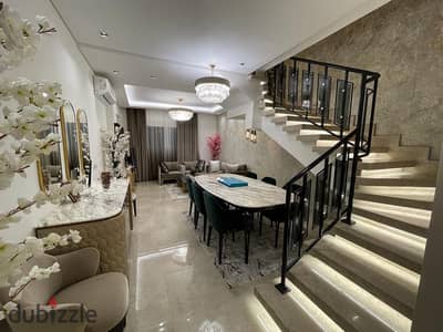 بنتهاوس تشطيب مميز للبيع بالمطبخ و تكييفات Fifth Square Al Marasem, - New Cairo