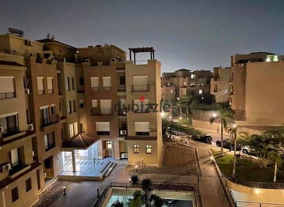 شقة للايجار في كازا بيفرلي هيلز 120 متر مرحلة اولى موقع مميز بالتكييفات