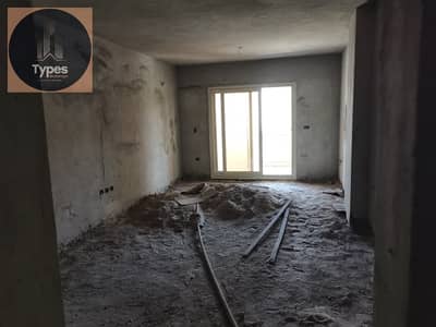للبيع شقه بكمبوند الخمائل بالمرحله الثالثه ب_ بوابه ٦ مساحة 141متر نموذج ٢ دور ثانى بحري نصف تشطيب ٣ غرف و ٢ حمام ومطبخ ورسيبشن قطعتين