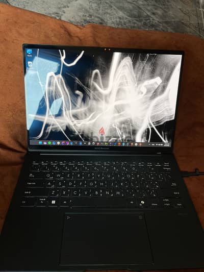لابتوب asus zenbook 14 OLED core ultra 9 ram 32GB / SSD 1TB كسر زيرو