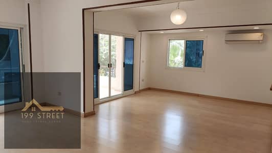 شقه للايجار دجله المعادي دور اول 3 غرف نوم 2 حمام ريسبشن واسع نصف فرش مطبخ وتكييفات جراج لوكيشن مميز سكني فقط جاهزه للسكن