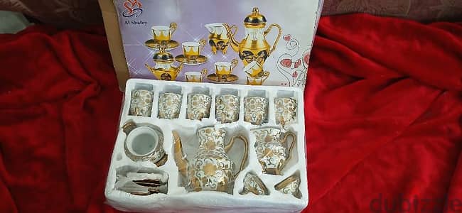 للبيع طقم قهوه شيك جدا بالعلبه جديد للعرايس