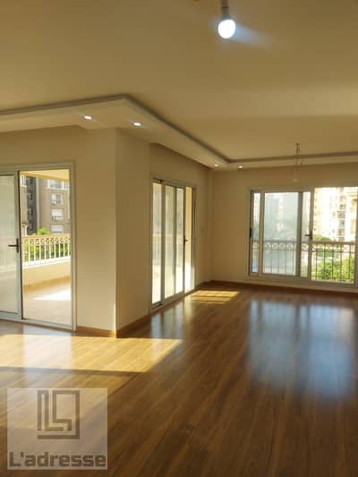  For Sale in Madinaty – B2 Unit    Prime location near the Club and El Baraka Market   Details:    3 spacious and comfortable bedrooms