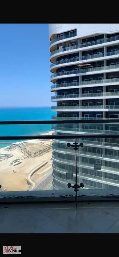 للبيع شقه في  New Alamein Towers. City Edge Developments الدور 32  172 متر  2 غرفه  2 حمام  متشطبه بالكامل  فيو بنورامي علي الشاطئ مع جراج خاص للوحده