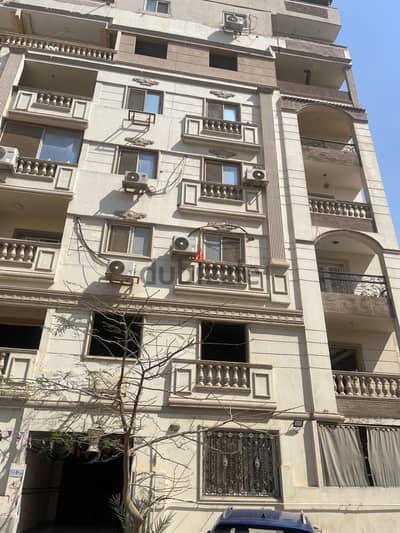 الحي الاول الهضبة الوسطي بجوار محور ياسر رزق وطه حسين