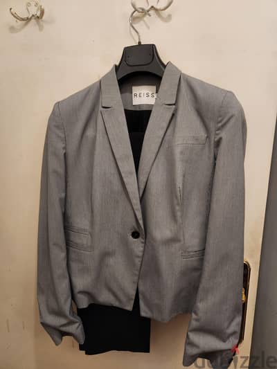 بدلة حريمي للشغل أو الاجتماع - Classic Suit for every day