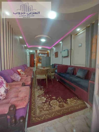 شقه  بالفرش الاجهزه في الإسكندرية شاطئ النخيل خطوات قليلة من البحر تشطيب التـــــــــــرا لوكس
