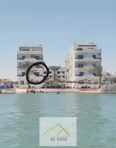 شالية فندقي بفايد للايجار مكيف بالكامل صف أول على البحر مباشرة بأفضل قرى فايد