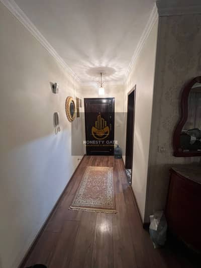 شقه للبيع في الرحاب المرحله الثالثه مساحه 107م تشطيبات خاصه باسانسير بجوار مول 2 ومول جيت واي