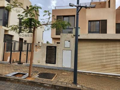 تاون هاوس كورنر متشطب للبيع 240م + جاردن 150م في سوديك إيست – 5 غرف – موقع مميز