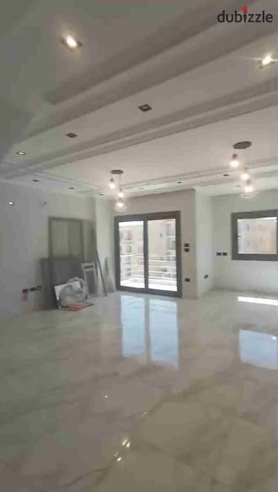 ٥ غرف النوم ٣٠٠ متر شقة للايجار ٢٨٬٠٠٠ جنيه في El Lotus, 5th Settlement
