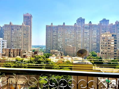 شقة مفروشة للايجار شارع 104 المعادي دور 9 اسانسير 3 غرف 2 حمام فيو نيل دابل فيس تشطيب سوبر لوكس عفش جديد مكيفة