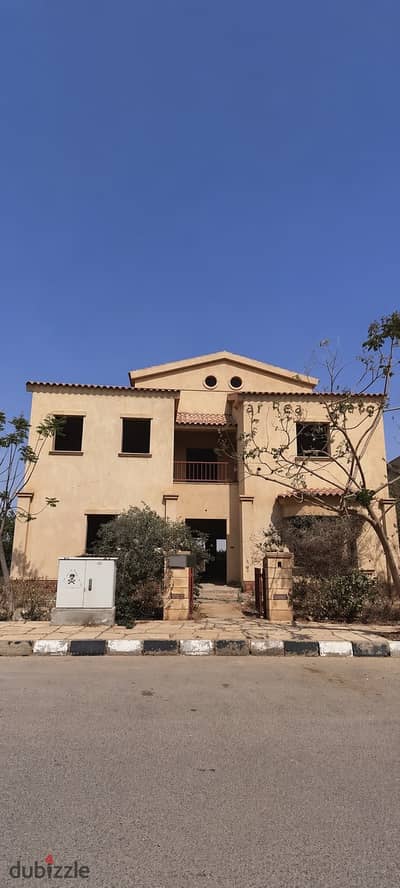I have a V model villa in Madinty with a distinctive view and a great view at a bargain price.