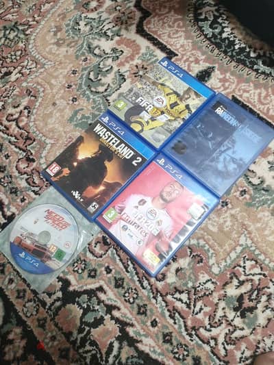 ٤ ألعاب PS4 بحالة كالجديدة + هدية مجاناً! عرض جامد جدا جدا