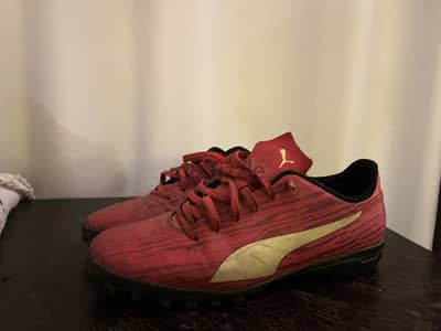 Soccer shoes