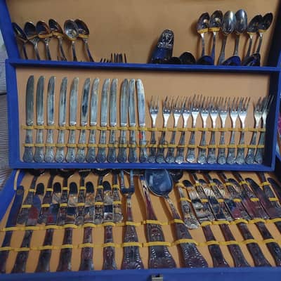 طقم كامل معالق وشوك وسكاكين بالشنطه لم يستخدم