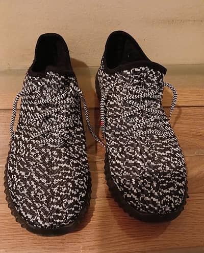 أديداس ييزي بوست 350 (Adidas Yeezy Boost 350) - مقاس ٤٥