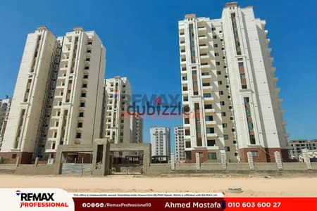Open view over a 35m wide street and a side view of the club apartment for sale in sawary