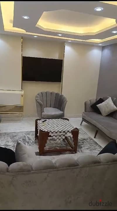 شقه مفروشه فرش حديث بالكامل فرش مودرن ميدان سفنكس جميع الكماليات  150متر عماره ومدخل فاخر مكيفه بالكامل
