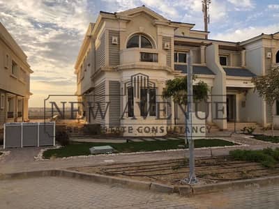 Ready to move with the lowest price The Largest land for Twinhouse four bedrooms plus living room for sale in Mountain View Hyde Park