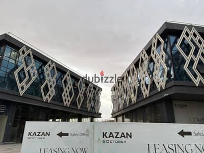 مكتب للايجار علي طريق جمال عبد الناصر امام مول العرب في اكتوبر بفيو علي الواجهة مباشرة - Kazan Mall
