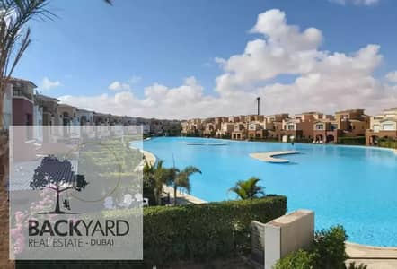 شاليه تشطيب فندقي ( بالتكيفات و المطبخ ) عاللاجون مباشرااا بكمبوند ازها الساحل الشمالي