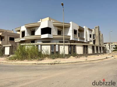 شقة مميزة في الحي التاسع (حي الفيلات)  خلف الممشى السياحي مباشرةً وقريبة جداً من مدخل زايد 4 من المالك بسعر لقطه