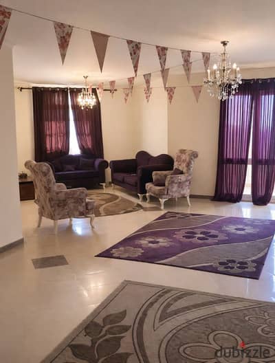 شقة للايجار المفروش الراقي ومكيفه بالكامل في برج العرب 200 م شارع المهندسين الدور الثاني