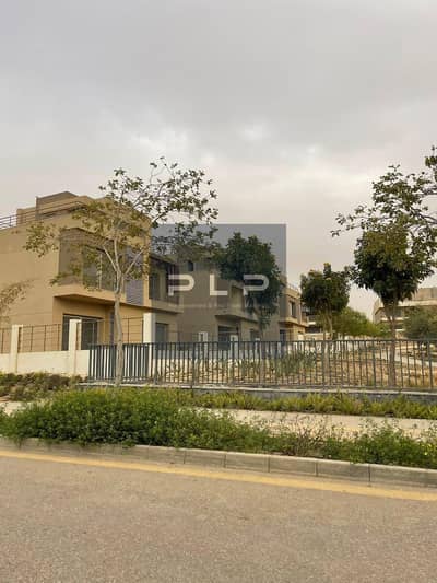 تاون هاوس للبيع استلام فوري جاهز علي السكن بسعر مميز  في كمبوند بالم هيلز نيو كايروpalm hills new cairo