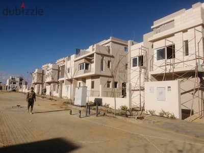 Resale Townhouse for Sale with Immediate Delivery in October – Tawny Compound by Hyde Park