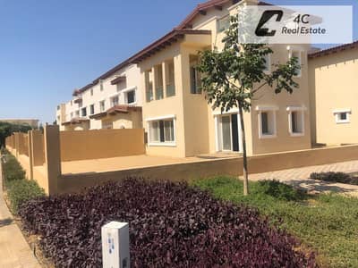 اقل مقدم تاون هاوس كلاسيك فى كمبوند هايد بارك استلام فورى 215 م و بالتقسيط و اقل سعر في التجمع الخامس hyde park new cairo fifth settlement