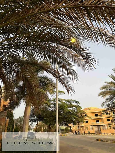  فرصة مميزة للبيع – شقة بمساحة كبيرة في أرقى مناطق أكتوبر   العنوان: 6 أكتوبر – غرب سوميد – مجاورة 13 – شارع النباتات  تفاصيل الشقة:  المساحة: 330 متر 
