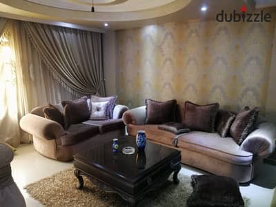 فرصه شقه للبيع لقطه علي مساحة الدور بسعر مميز لسرعة البيع