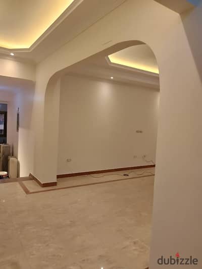 شقه للبيع مساحه كبيره جدا بالحي التامن ٦اكتوبر موقع مميز جدااا