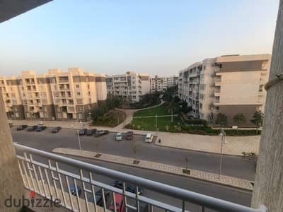شقة للبيع الكاش في اجمل مراحل مدينتي b10-طلعت مصطفى- مقابل خدمات المرحله مباشرة