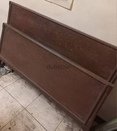 سرير خشب