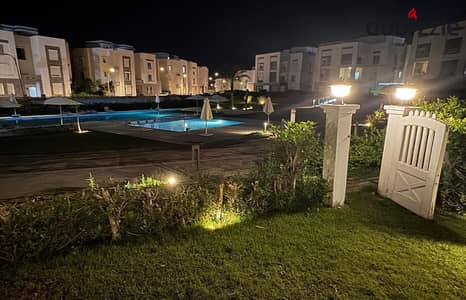 شاليه للبيع متشطب بالتكييفات بحري صريح بفيو حمام السباحة في قرية امواج Amwaj سيدي عبد الرحمن - الساحل الشمالي