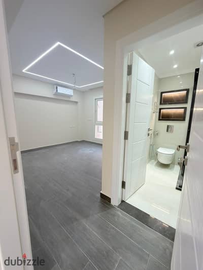 3 Bedroom Apartment for Rent in Mountain View iCity October with Air Conditioning