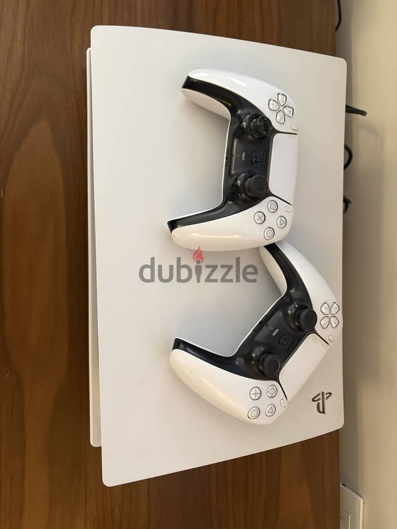 Playstation 5 - Digital edition with 2 controllers 1