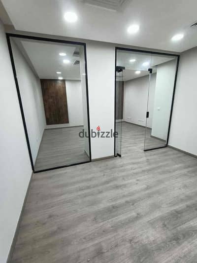 مكتب ادارى واجهه للايجار في تريفيوم مول - الشيخ زايد مساحه 88 متر كامل التشطيب بالتكيفات office for rent in trivium mall - elsheikh zayed 88sqm