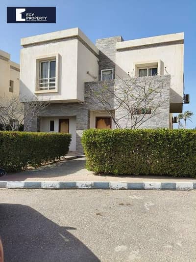 فيلا للبيع ع حمام سباحة مباشرة في امواج الساحل الشمالي متشطبة بالكامل