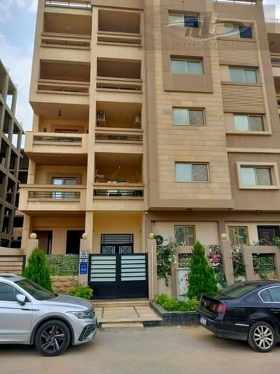 A fantastic, once-in-a-lifetime opportunity in the heart of New Cairo!  Ground floor apartment with a private entrance and garden in a prime locatio