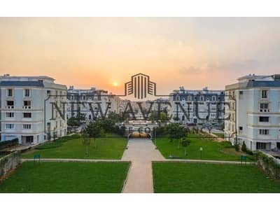 mountain view hyde parkشقة كورنر استلام فوري للبيع في ماونتن فيو هايد بارك  ، تشطيب كامل، ڤيو مميز علي حمام سباحه و الڤيلات