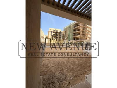 شقة ارضي للبيع في المراسم fifth square موقع مميز