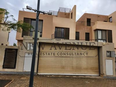 تاون هاوس كورنر للبيع  متشطب في موقع مميز في كمبوند سوديك ايستsodic east  في الشروق ٣ غرف + غرفه مربيه و ٣ حمامات جاهزه للاستلام ٢٤٠ متر