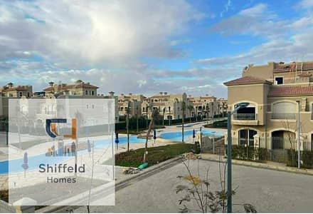 بجوار النادي الاهلي و الجامعة الامريكية فيلا فاخرة لايجار بكومبوند الباتيو اورو ( لافيستا ) بالجولدن سكوير باسانسير خاص