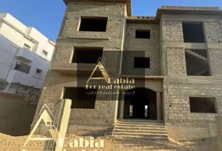 فيلا للبيع في القطامية ديونز صف اول جولف