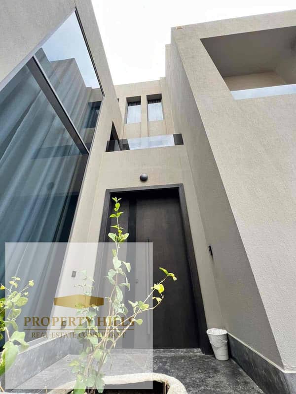 Villa for sale in the Water Way compound, in front of the American University, with facilities for quick sale